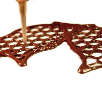 l'imprimante choc creator peut imprimer des formes en chocolat.