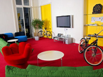 chez google, les espaces de détente et de jeux au coeur-même des locaux font