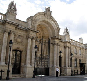 la cour des comptes a publié son rapport sur les dépenses de l'elysée en 2010.