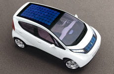 le concept de voiture électrique imaginé par bolloré a été baptisé 'blue car'.