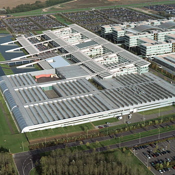 le technocentre renault de guyancourt.