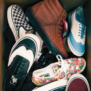 vans slip on, era ou new era... avec la marque de skate californienne, on trouve