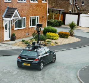 la 'google car' en test au royaume-uni.