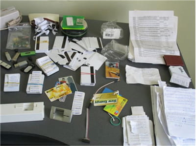 eléments de carding saisis par la police.