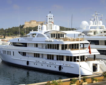 on appelle le quai qui peut accueillir les plus grands yachts, le quai des