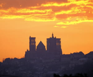 a laon, une maison se négocie désormais à 1 567 euros le mètre carré.