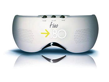des lunettes high tech pour réaliser des massages faciaux.