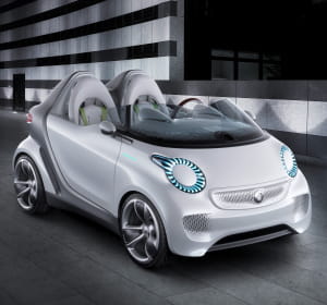 la smart forespeed dispose d'une autonomie de 135 km et se recharge à 80% en