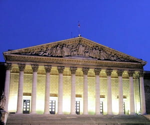 le palais bourbon, dans le 7e arrondissement.