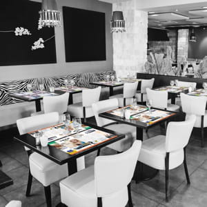 autocrea vend des encarts publicitaires sur les sets de restaurants.
