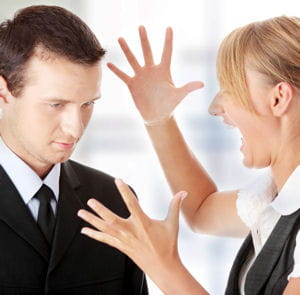 en entreprise, il semblerait que l'on gagne à être méprisant et agressif.