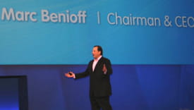 le p-dg de salesforce, marc benioff, lors de la conférence d'ouverture de
