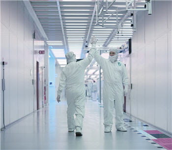 intel réalise les trois quarts de sa production aux etats-unis, où il emploie