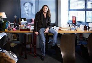 jacques-antoine granjon dans son bureau.