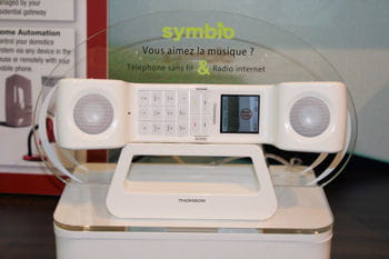 le symbio, à la fois téléphone dect et radio internet sans fil