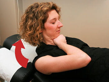 détendre les muscles de la nuque pour prévenir et combattre les maux de tête