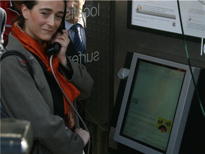delphine ernote, directrice exécutive d'orange a inauguré la première nouvelle