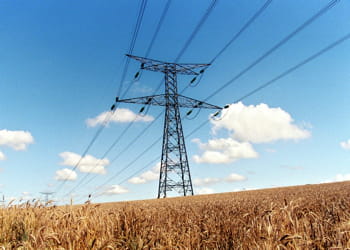les lignes à haute tension coûtent cher mais rapportent de l'argent aux communes