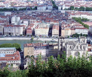 une vue de lyon en rhône-alpes.