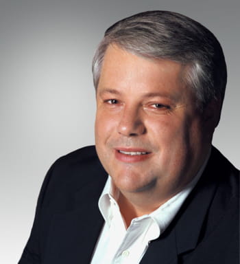 peter oppenheimer est senior vice president et cfo d'apple jusqu'en septembre