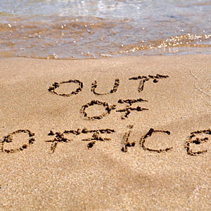 soyez explicite : vous êtes à la plage, pas au bureau.