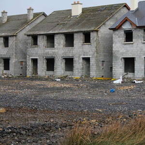 a keshcarrigan, beaucoup de constructions sont restées inachevées.