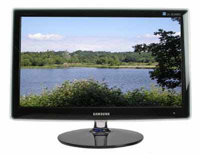 une connectique ultra-complète et un tuner tnt hd intégré
