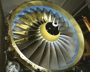 le turboréacteur cfm56-7 produit sur le site de villaroche par la snecma.