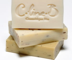 savon au lait d'ânesse et de chèvre c-line-b, 6 euros.
