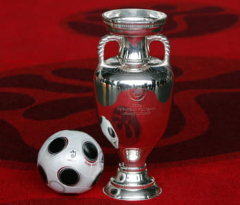 la coupe qui sera remise au vainqueur de l'euro 2008.
