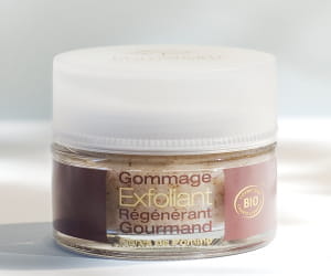 gommage régénérant gourmand pomarium, 38 euros.