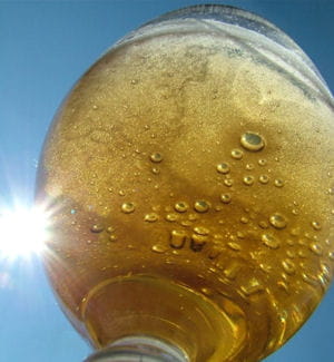 ambev est une filiale du groupe leader mondial de la production de bière.