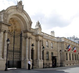 les commentaires des interventions du président de la république doivent éviter