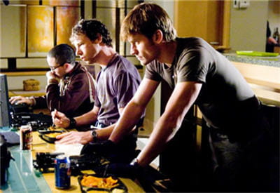 dans firewall (2006), harrison ford enfile le costume du rssi d'une banque.