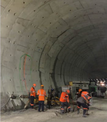 le nouveau tunnel double construit sous l'eau, dans le port de miami, ouvrira en