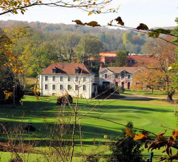 le golf de joyenval jouit d'un cadre unique, classé monument historique.