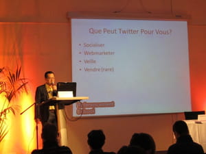 yvon huynh présentant les stratégies d'utilisation de twitter