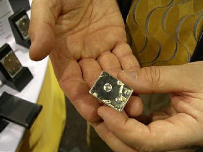 toshiba est rentré dans le guinness book pour ce disque dur miniature, mais