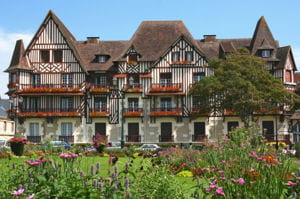 une vue de cabourg.