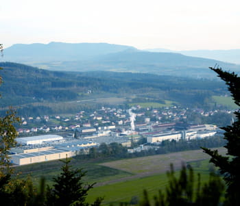 sa principale usine, celle d'etival, s'étend sur 40 hectares.