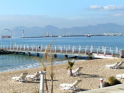une plage cannoise.