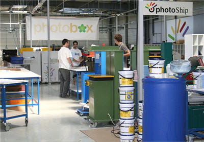 le centre de production fonctionne 24 heures sur 24, 7 jours sur 7