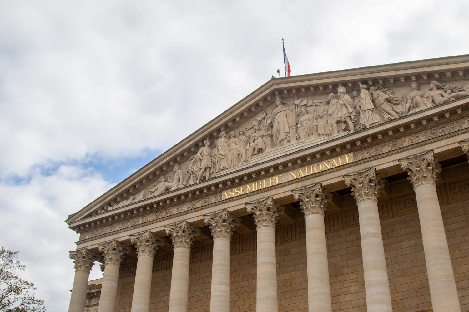 mathilde-panot-annonce-que-le-groupe-lfi-censurera-le-gouvernement