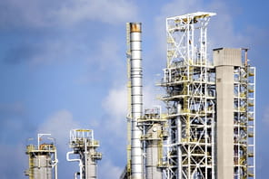 Le prix du p&eacute;trole chute apr&egrave;s la suspension des sanctions am&eacute;ricaines sur le brut iranien
