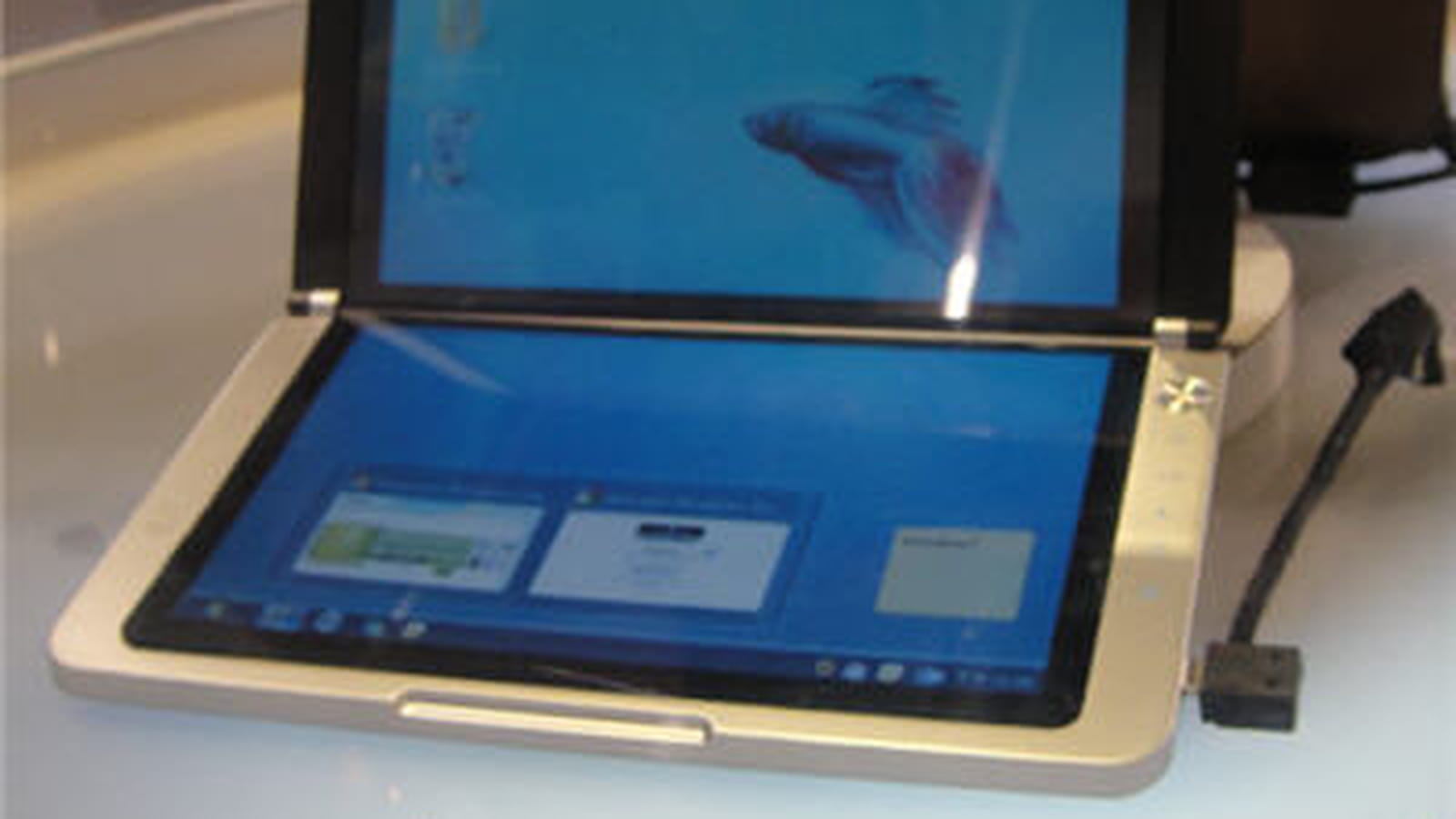 Une tablette double écran