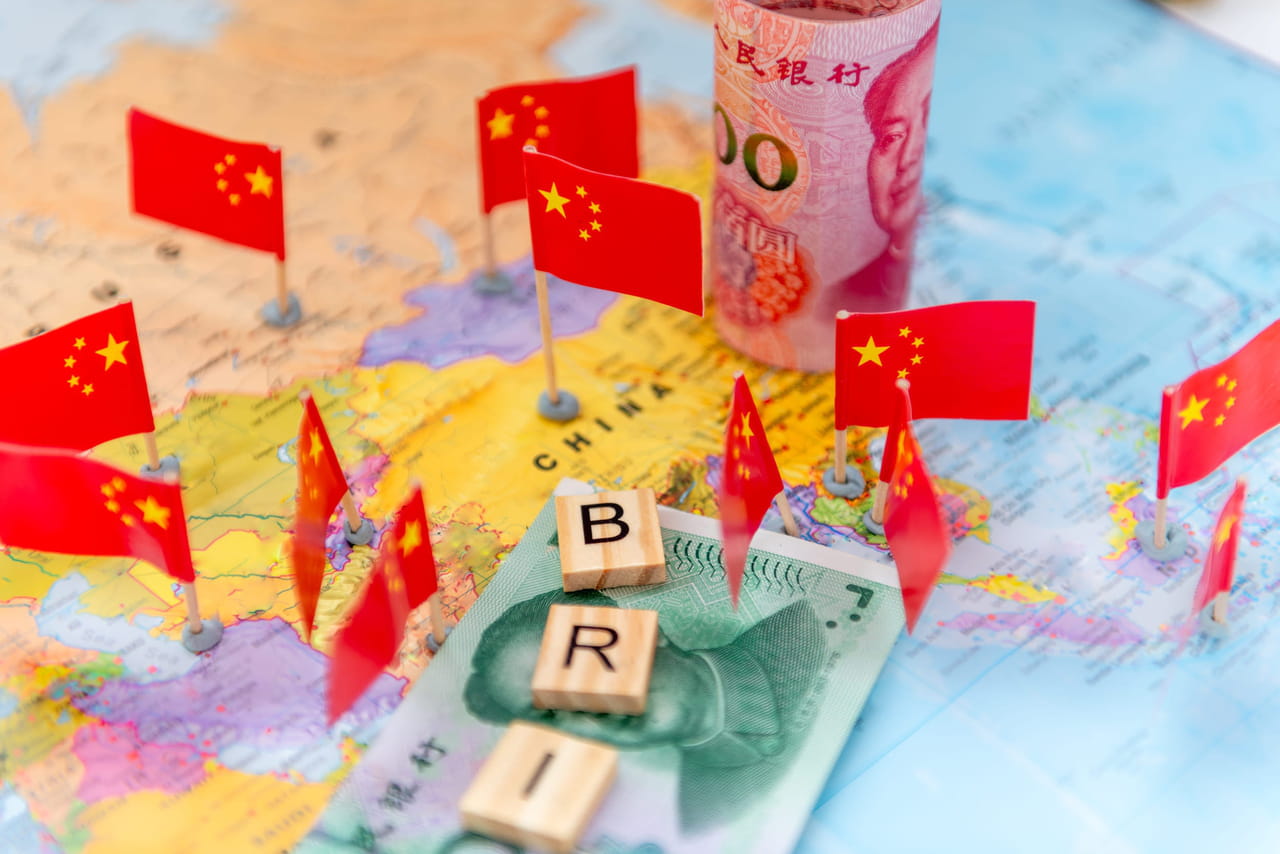 La croissance économique chinoise devrait ralentir à 4,5% au deuxième trimestre 2026, selon un panel d'analystes, après 5% au premier trimestre