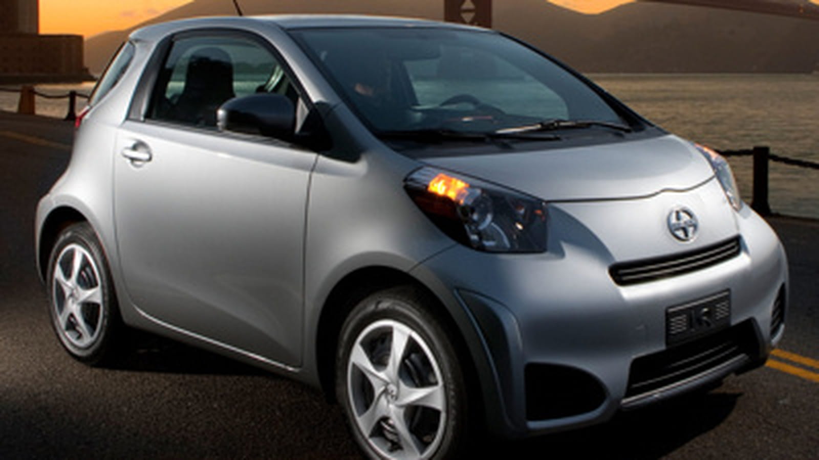 Toyota iQ et Aston Martin Cygnet