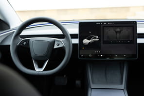 La France autorise les essais sur route de la conduite autonome supervis&eacute;e de Tesla
