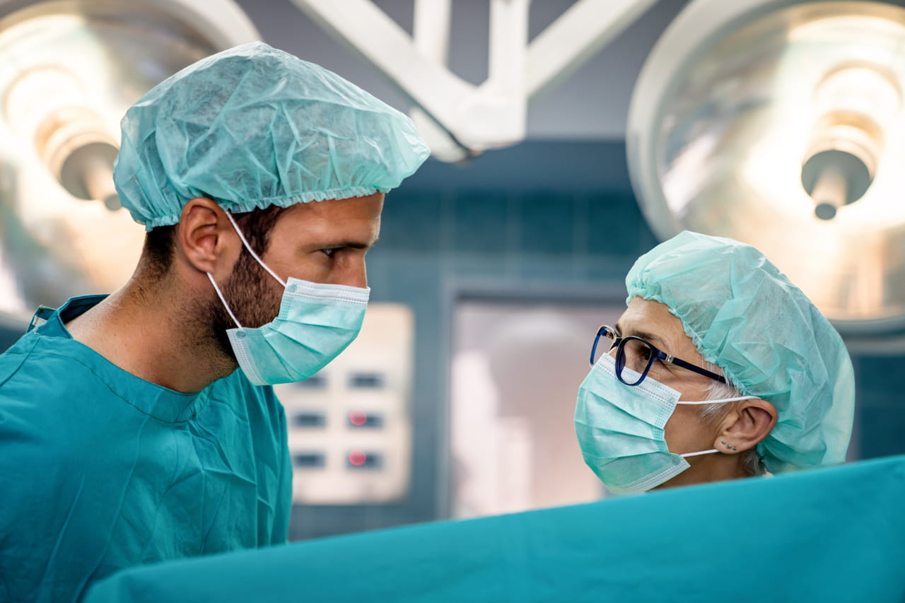Il couche avec une infirmière pendant que le patient est sous anesthésie, la justice tranche