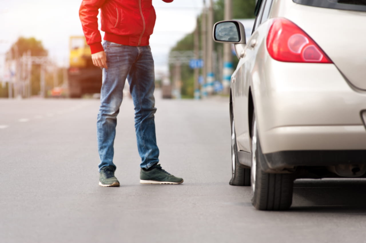 Il transforme sa voiture de service en voiture de fonction, arrête de travailler quand son patron lui enlève, et la justice lui donne raison